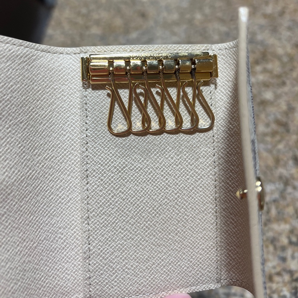 EUC Authentic Louis Vuitton 6 Key Holder in Damier Azur Like New - Picture 2 of 7